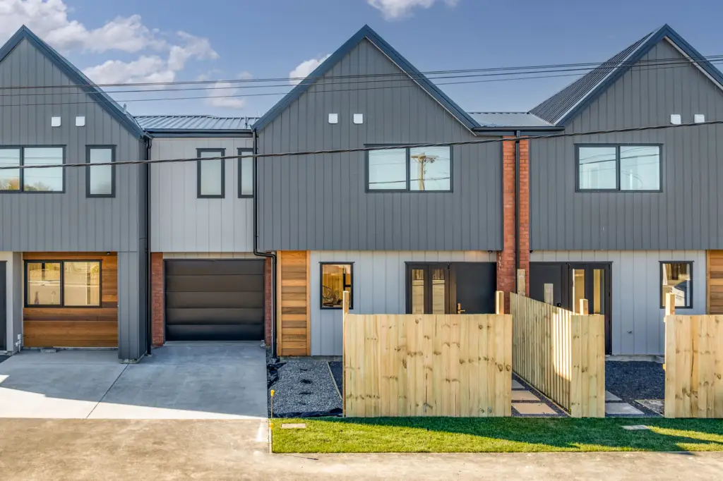 Exterior of 3-bedroom 5-unit townhouse development at Milton street, Somerfield